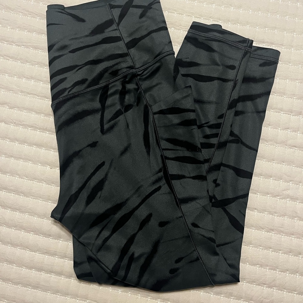 Athleta Gray/Black Patterned 7/8 Leggings